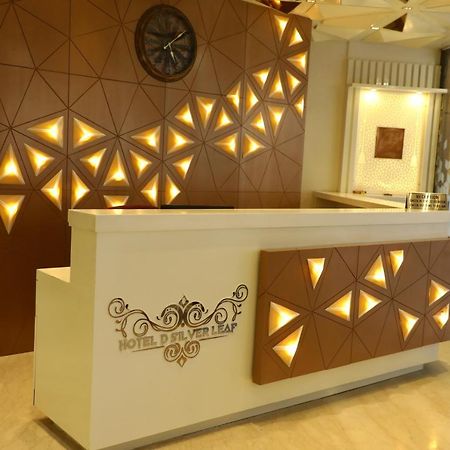 Hotel D Silverleaf Lucknow Exteriör bild