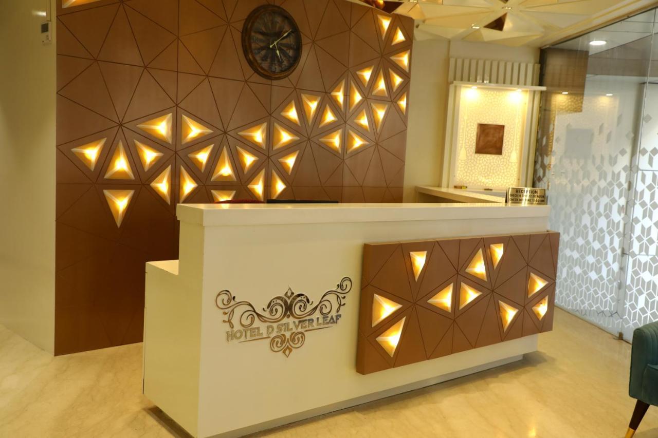 Hotel D Silverleaf Lucknow Exteriör bild