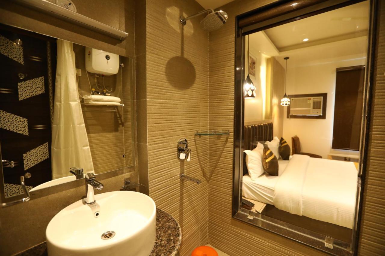 Hotel D Silverleaf Lucknow Exteriör bild