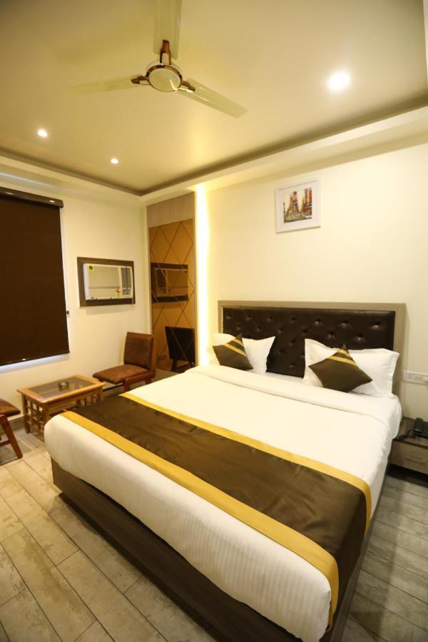 Hotel D Silverleaf Lucknow Exteriör bild