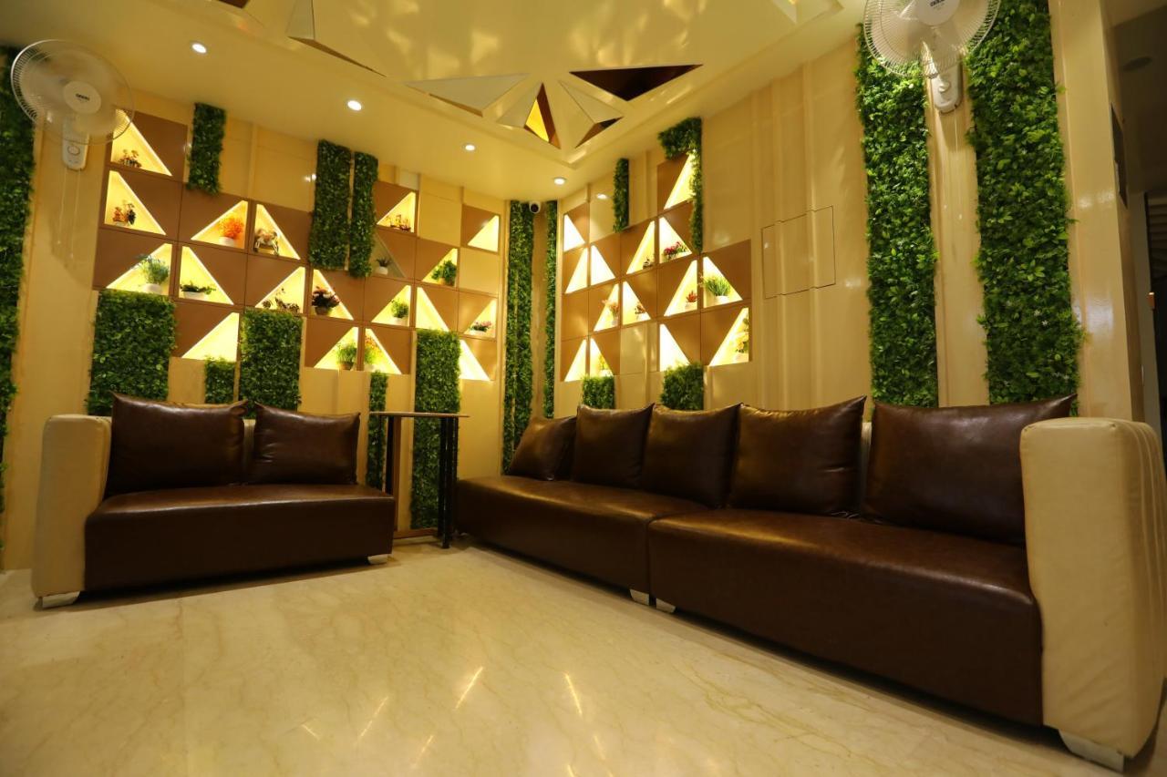Hotel D Silverleaf Lucknow Exteriör bild