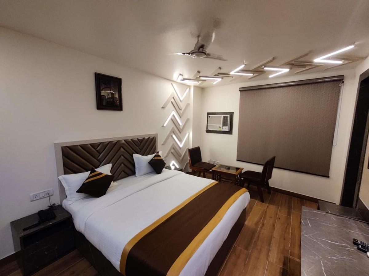 Hotel D Silverleaf Lucknow Exteriör bild