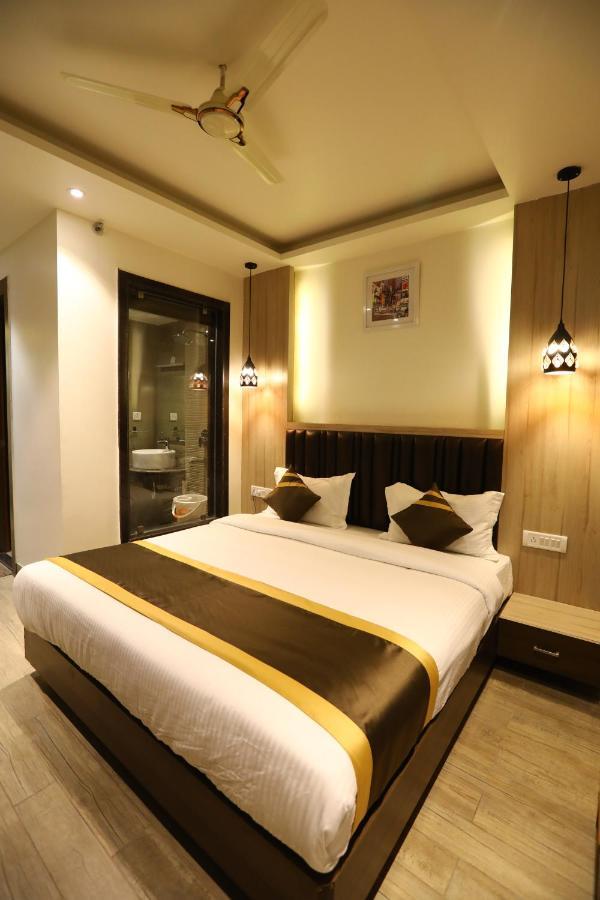 Hotel D Silverleaf Lucknow Exteriör bild