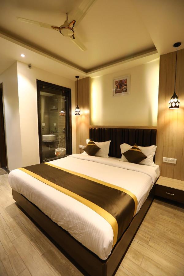 Hotel D Silverleaf Lucknow Exteriör bild
